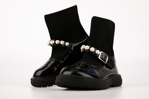 白底襪靴童鞋兒童用品攝影圖 攝影圖 下載至來(lái)源處